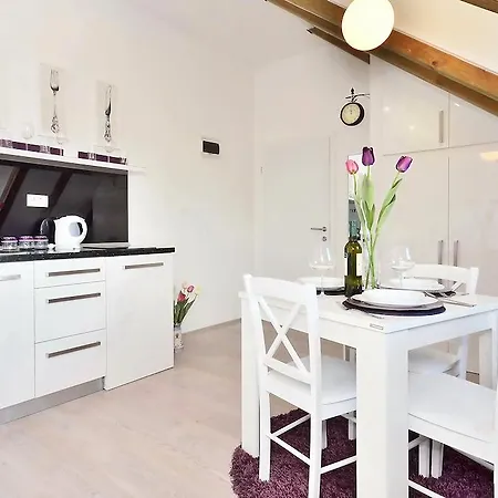 Apartment Silver *